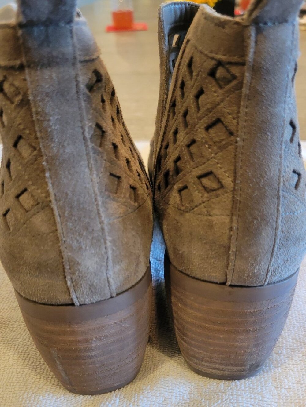 Crown Vintage Taupe Suede Perforated Ankle Booties Women's Size 11 - Picture 4 of 5
